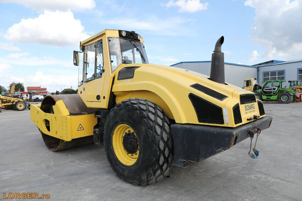 Bomag BW 219 D H-4 - Kompaktor: slika Bomag BW 219 D H-4 - Kompaktor Bomag BW 219 D H-4 - Kompaktor: slika Bomag BW 219 D H-4 - Kompaktor