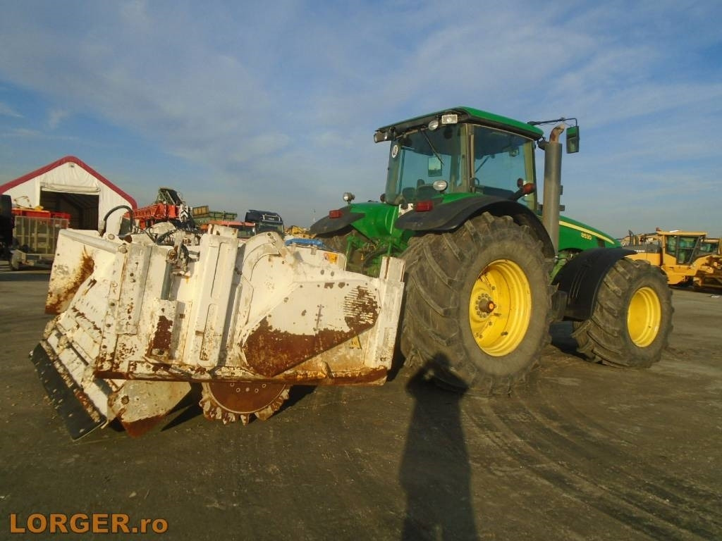 John Deere 8530 cu stabilizator de sol Wirtgen WS 250. - Traktor: slika John Deere 8530 cu stabilizator de sol Wirtgen WS 250. - Traktor John Deere 8530 cu stabilizator de sol Wirtgen WS 250. - Traktor: slika John Deere 8530 cu stabilizator de sol Wirtgen WS 250. - Traktor