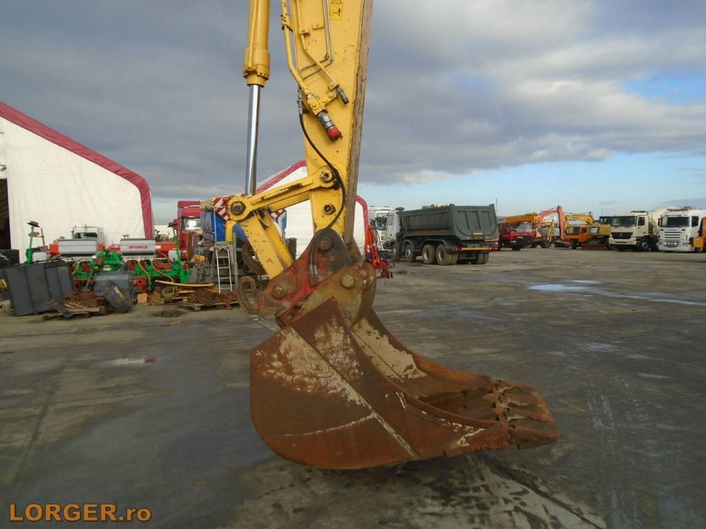 Zakup New Holland E 235 B SR-2* Blade  New Holland E 235 B SR-2* Blade: slika Zakup New Holland E 235 B SR-2* Blade  New Holland E 235 B SR-2* Blade