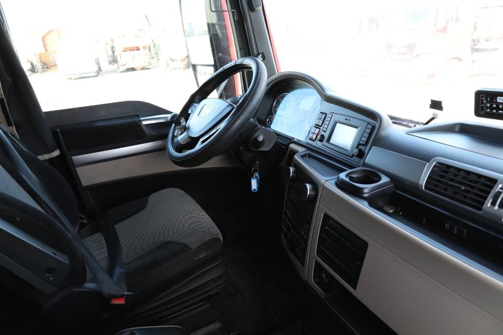 Zakup MAN TGX 18.500 4x2 LLS + Trailer Vega 3 axel lowbed  MAN TGX 18.500 4x2 LLS + Trailer Vega 3 axel lowbed: slika Zakup MAN TGX 18.500 4x2 LLS + Trailer Vega 3 axel lowbed  MAN TGX 18.500 4x2 LLS + Trailer Vega 3 axel lowbed