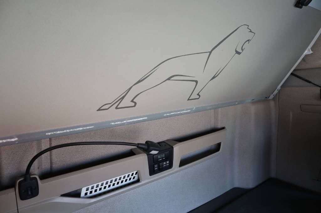 Zakup MAN TGX 18.500 4x2 LLS + Trailer Vega 3 axel lowbed  MAN TGX 18.500 4x2 LLS + Trailer Vega 3 axel lowbed: slika Zakup MAN TGX 18.500 4x2 LLS + Trailer Vega 3 axel lowbed  MAN TGX 18.500 4x2 LLS + Trailer Vega 3 axel lowbed