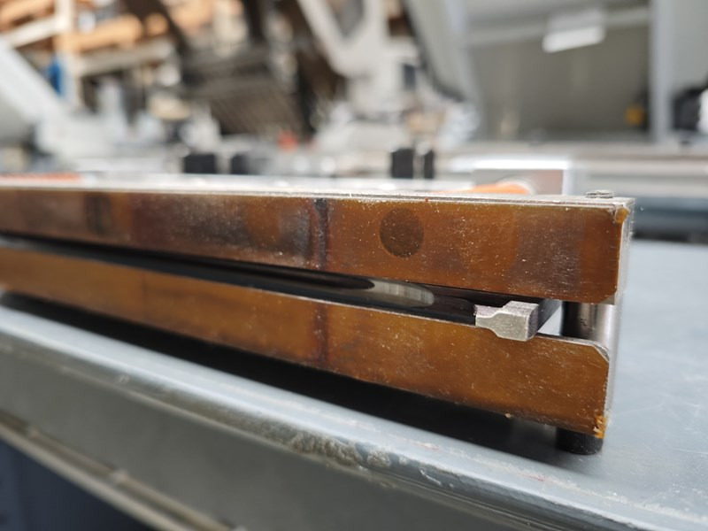 Duplo DKT-G - Tiskarski stroj: slika Duplo DKT-G - Tiskarski stroj Duplo DKT-G - Tiskarski stroj: slika Duplo DKT-G - Tiskarski stroj