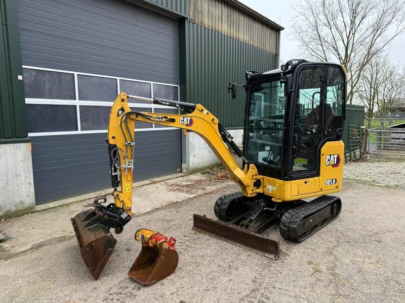 Cat 301.8 - Mini bager: slika Cat 301.8 - Mini bager Cat 301.8 - Mini bager: slika Cat 301.8 - Mini bager