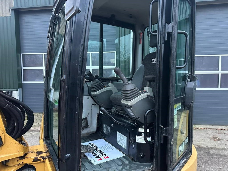 Mini bager Cat 305 E CR - A/C: slika Mini bager Cat 305 E CR - A/C Mini bager Cat 305 E CR - A/C: slika Mini bager Cat 305 E CR - A/C