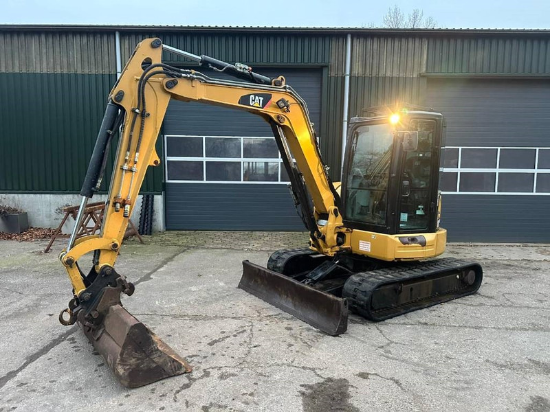Mini bager Cat 305 E CR - A/C: slika Mini bager Cat 305 E CR - A/C Mini bager Cat 305 E CR - A/C: slika Mini bager Cat 305 E CR - A/C