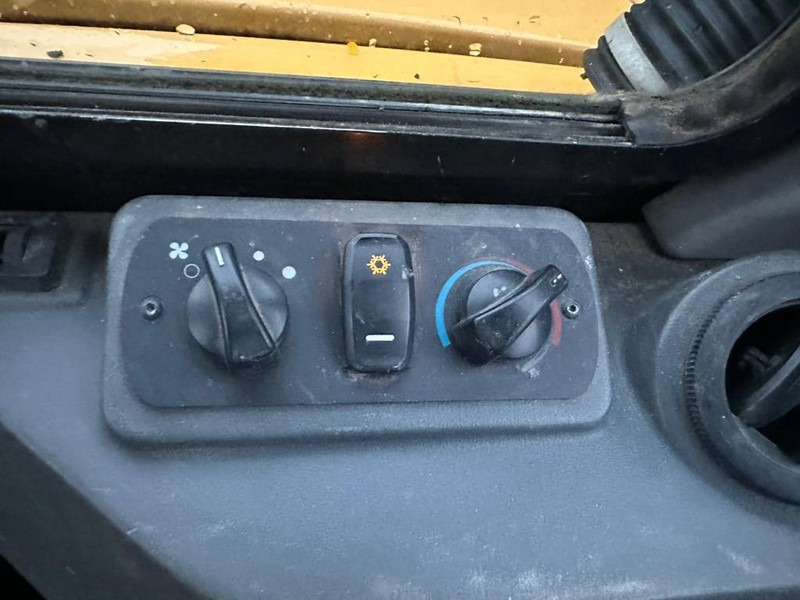 Mini bager Cat 305 E CR - A/C: slika Mini bager Cat 305 E CR - A/C Mini bager Cat 305 E CR - A/C: slika Mini bager Cat 305 E CR - A/C