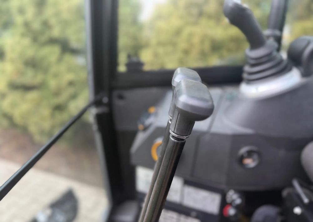 Novi Mini bager JCB 19C-1E: slika Novi Mini bager JCB 19C-1E