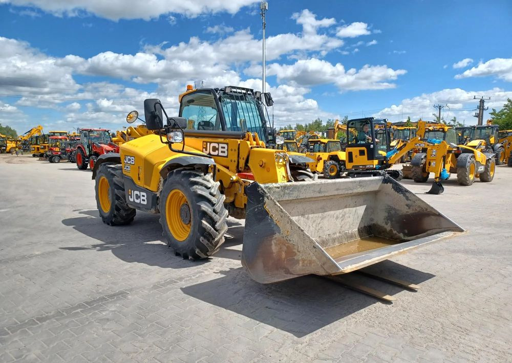 JCB 535-95 - Teleskopski rukovatelj: slika JCB 535-95 - Teleskopski rukovatelj JCB 535-95 - Teleskopski rukovatelj: slika JCB 535-95 - Teleskopski rukovatelj