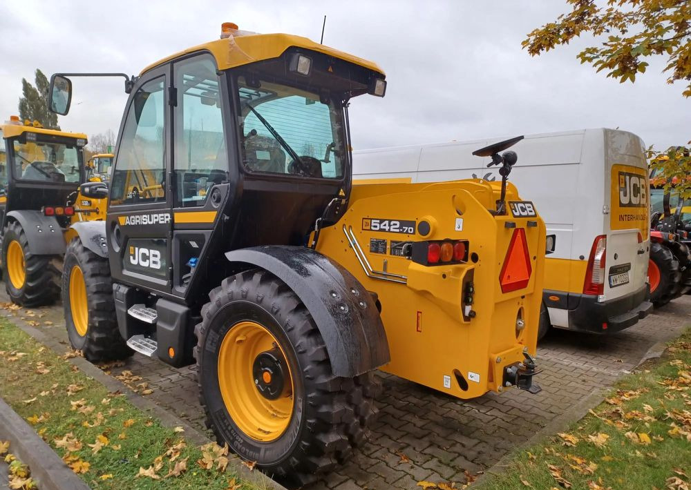 JCB 542-70 Agri Super - Teleskopski rukovatelj: slika  JCB 542-70 Agri Super - Teleskopski rukovatelj JCB 542-70 Agri Super - Teleskopski rukovatelj: slika  JCB 542-70 Agri Super - Teleskopski rukovatelj
