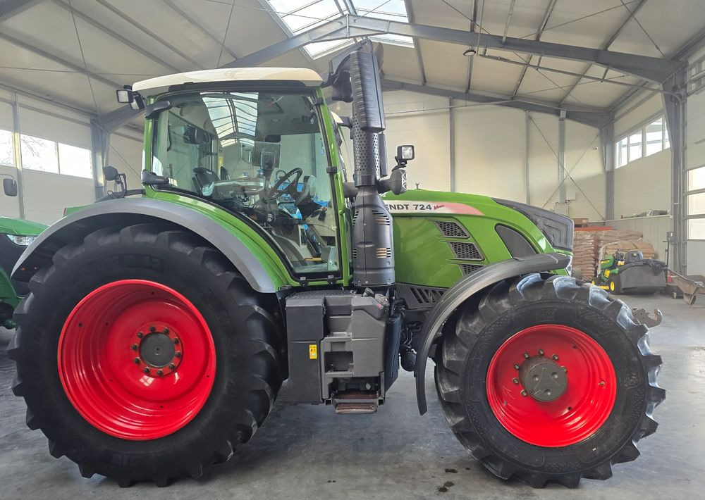 Fendt 724 Vario Profi Plus - Traktor: slika Fendt 724 Vario Profi Plus - Traktor Fendt 724 Vario Profi Plus - Traktor: slika Fendt 724 Vario Profi Plus - Traktor