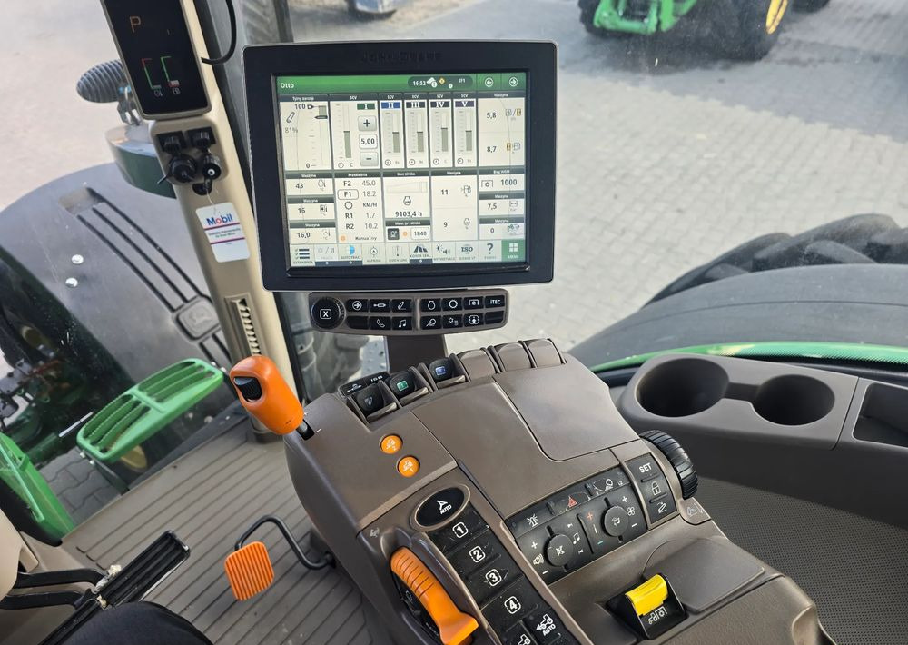 Traktor John Deere 7250R: slika Traktor John Deere 7250R