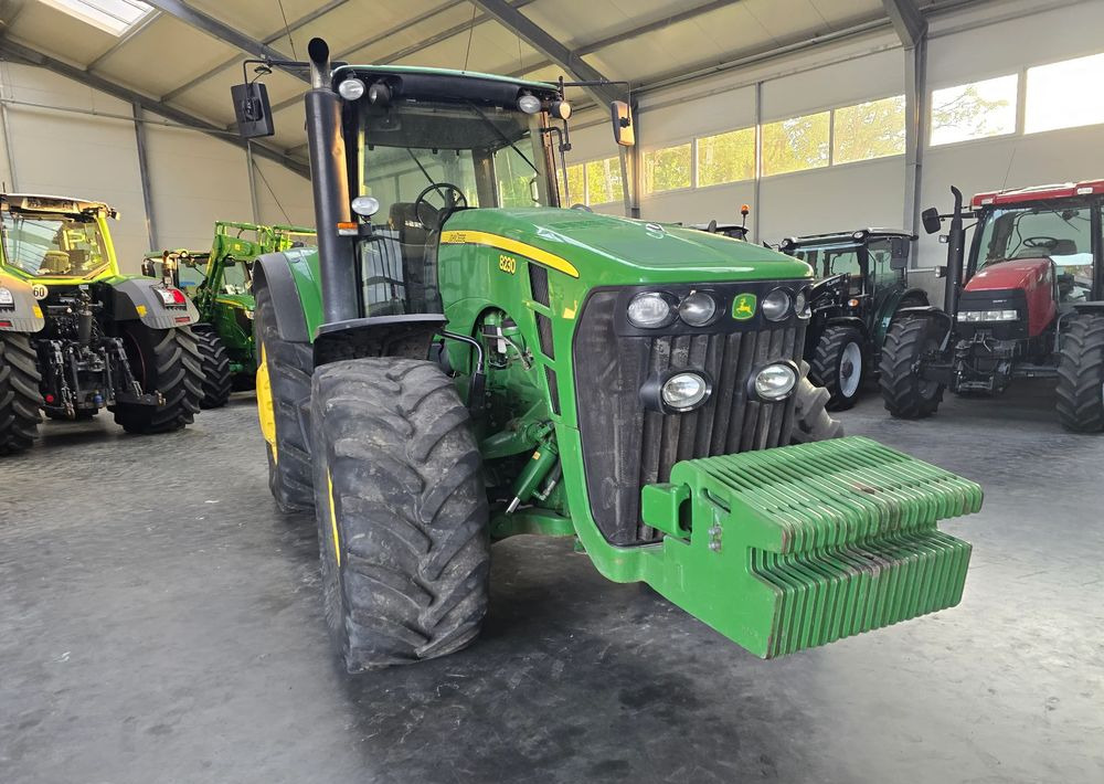 John Deere 8230 - Traktor: slika John Deere 8230 - Traktor John Deere 8230 - Traktor: slika John Deere 8230 - Traktor