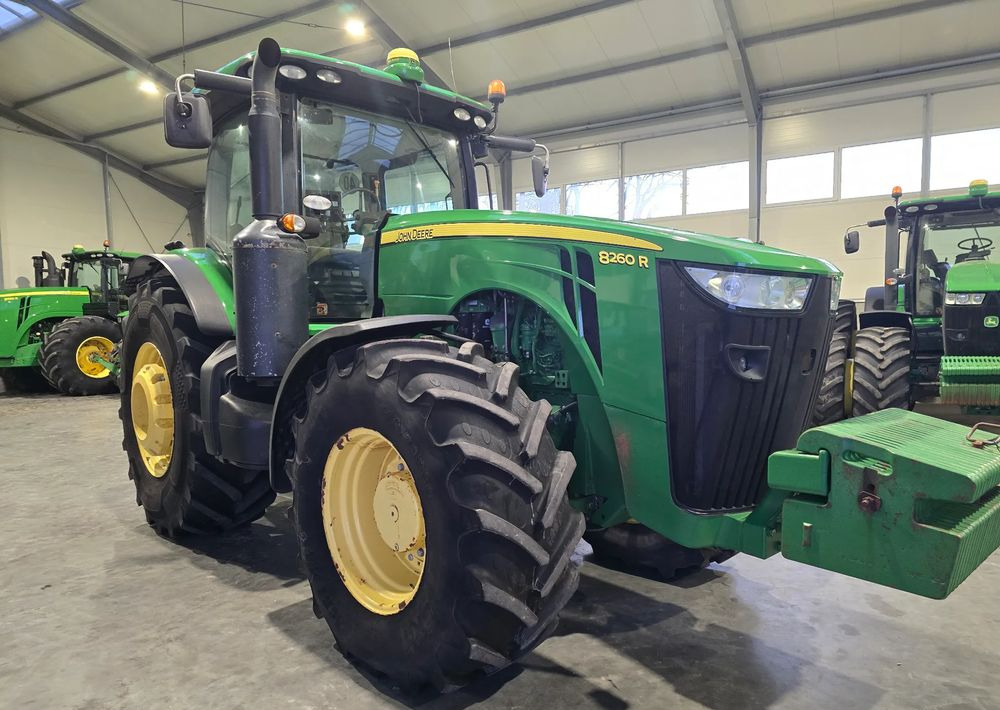 John Deere 8260R - Traktor: slika John Deere 8260R - Traktor John Deere 8260R - Traktor: slika John Deere 8260R - Traktor