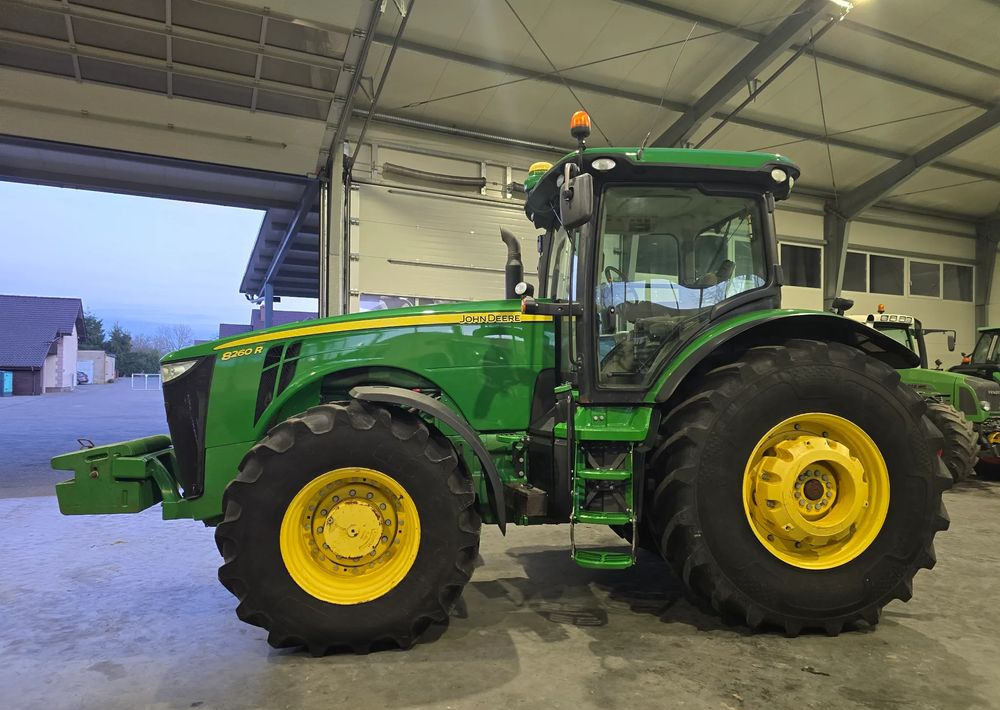 John Deere 8260R - Traktor: slika John Deere 8260R - Traktor John Deere 8260R - Traktor: slika John Deere 8260R - Traktor