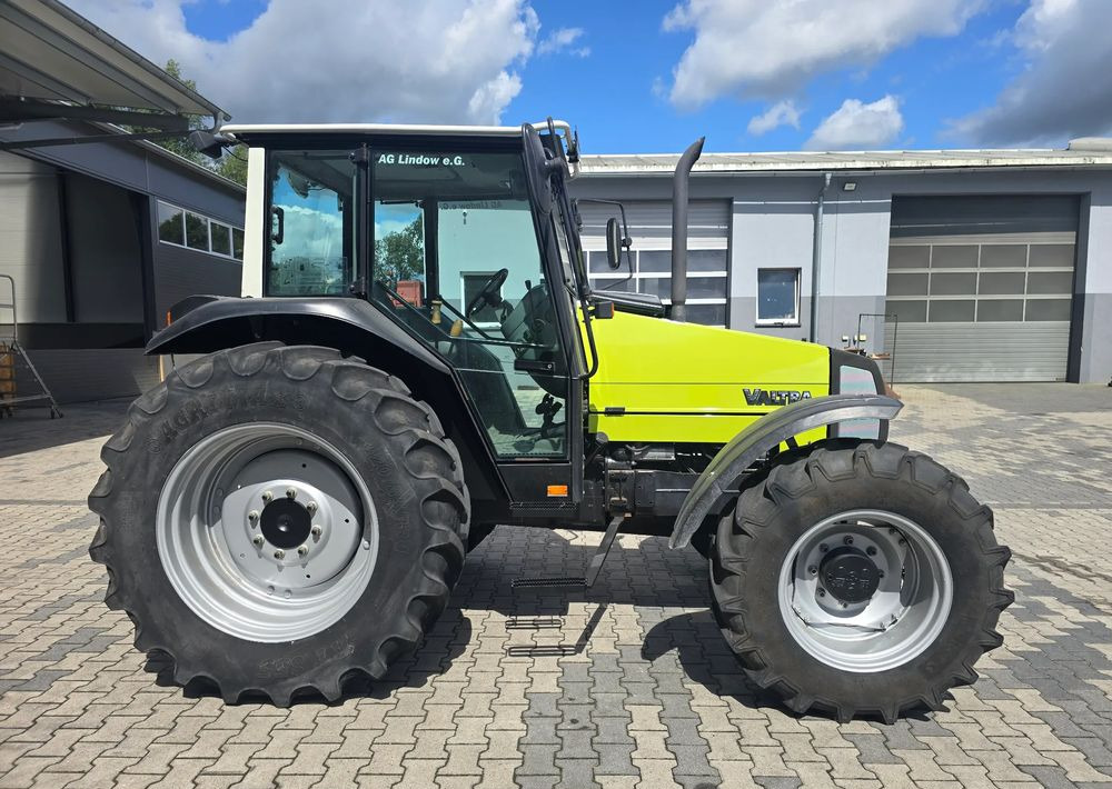 Valtra 800 - Traktor: slika Valtra 800 - Traktor Valtra 800 - Traktor: slika Valtra 800 - Traktor