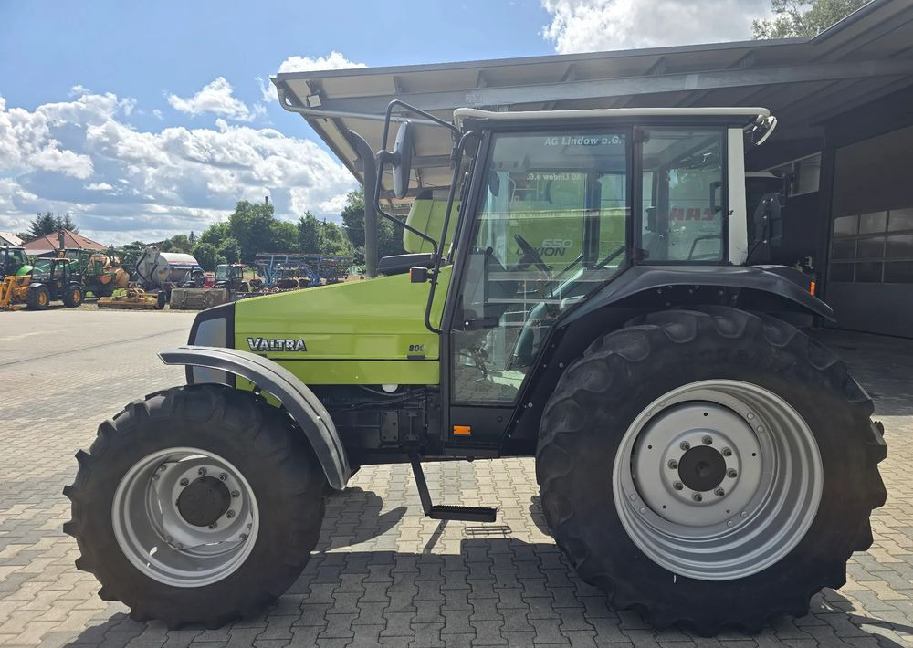 Valtra 800 - Traktor: slika Valtra 800 - Traktor Valtra 800 - Traktor: slika Valtra 800 - Traktor