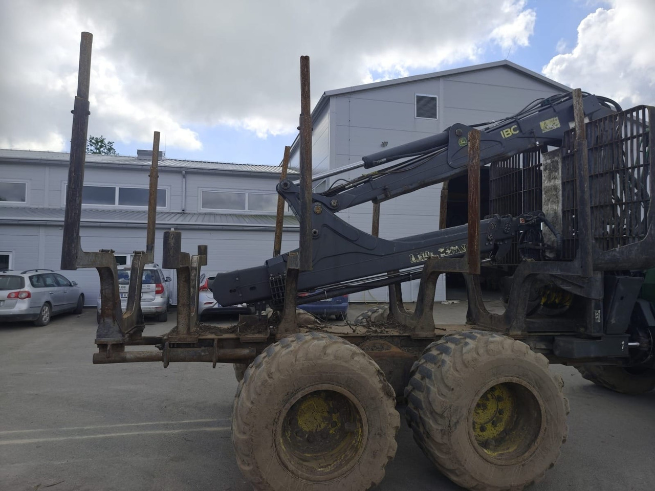 Forvarder JOHN DEERE 910G: slika Forvarder JOHN DEERE 910G