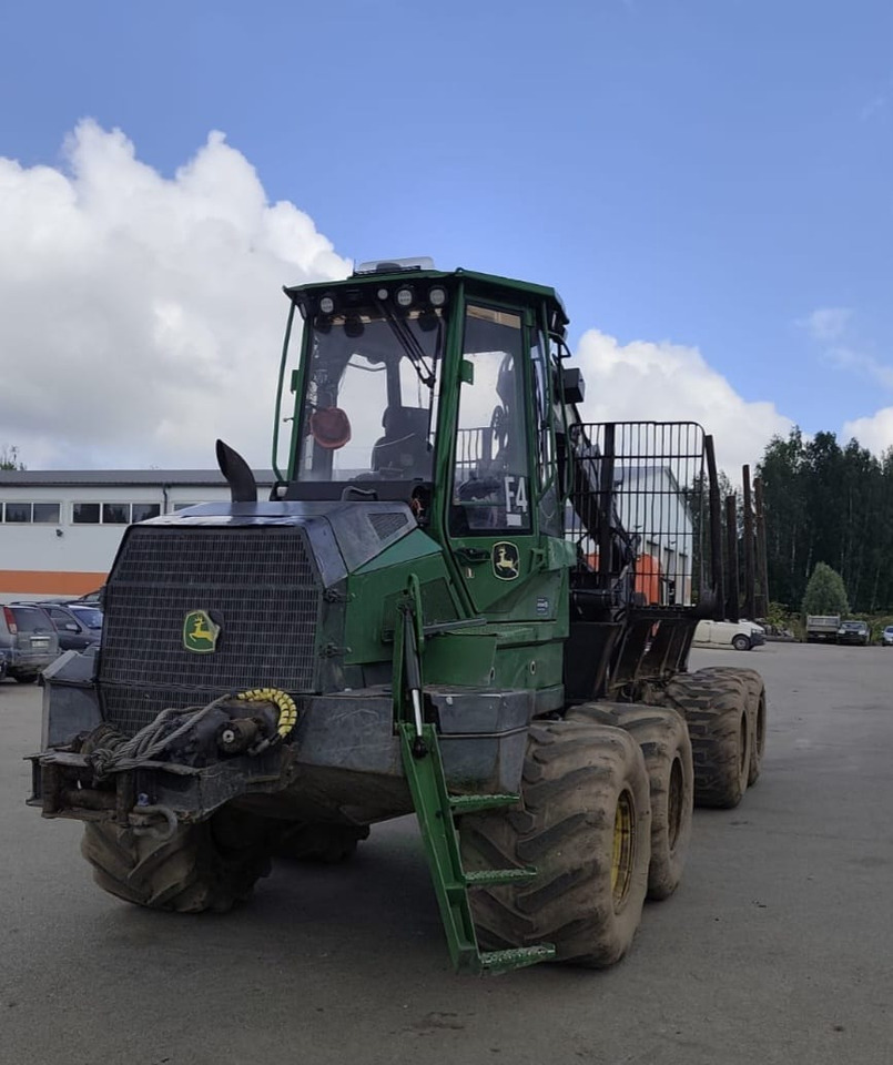 Forvarder JOHN DEERE 910G: slika Forvarder JOHN DEERE 910G