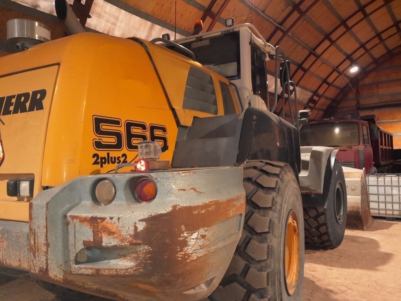 Liebherr L 566 - Utovarivač na kotačima: slika Liebherr L 566 - Utovarivač na kotačima Liebherr L 566 - Utovarivač na kotačima: slika Liebherr L 566 - Utovarivač na kotačima