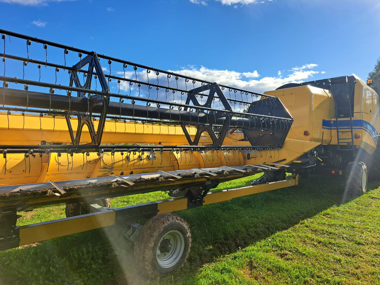 NEW HOLLAND TC 5.90 - Kombajn za žetvu: slika NEW HOLLAND TC 5.90 - Kombajn za žetvu NEW HOLLAND TC 5.90 - Kombajn za žetvu: slika NEW HOLLAND TC 5.90 - Kombajn za žetvu