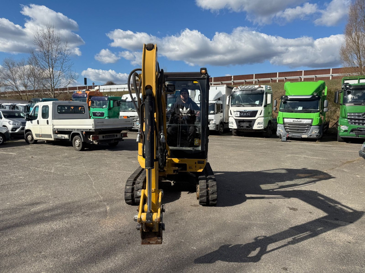 CAT 302.7D - Mini bager: slika CAT 302.7D - Mini bager CAT 302.7D - Mini bager: slika CAT 302.7D - Mini bager