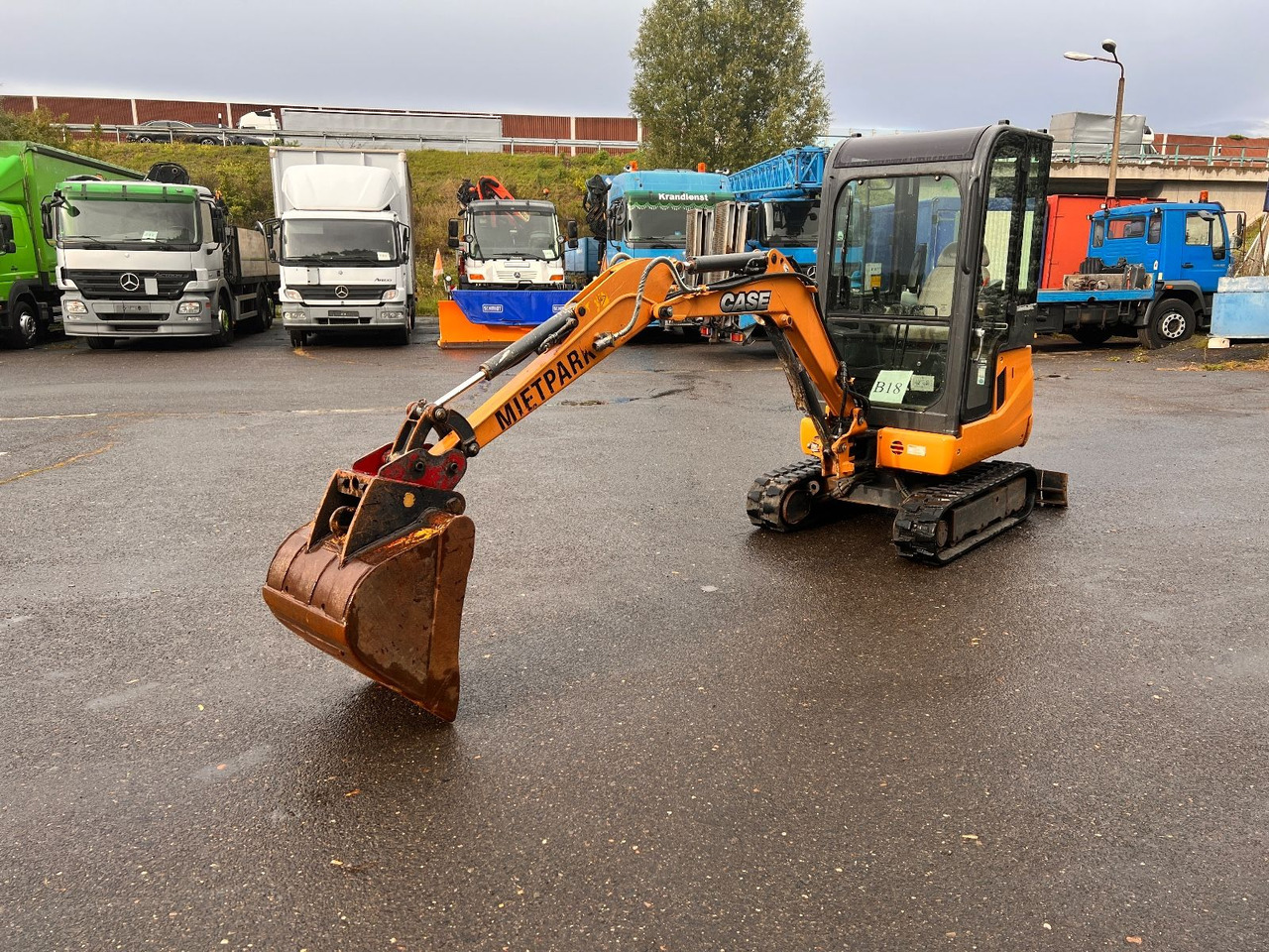 Case CX 18 B S2 - Mini bager: slika Case CX 18 B S2 - Mini bager Case CX 18 B S2 - Mini bager: slika Case CX 18 B S2 - Mini bager