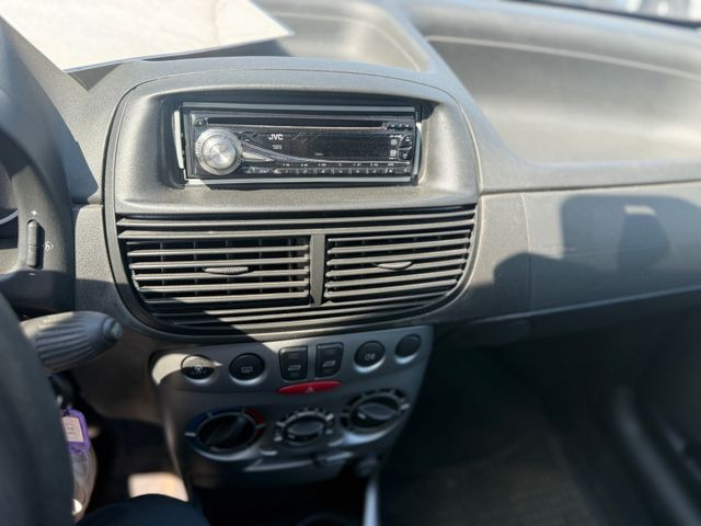 Limuzina Fiat Punto Aktueller HU Motorschaden: slika Limuzina Fiat Punto Aktueller HU Motorschaden