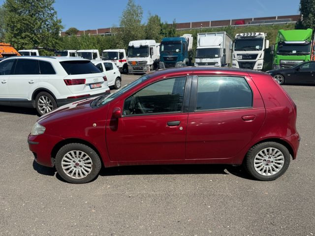 Limuzina Fiat Punto Aktueller HU Motorschaden: slika Limuzina Fiat Punto Aktueller HU Motorschaden