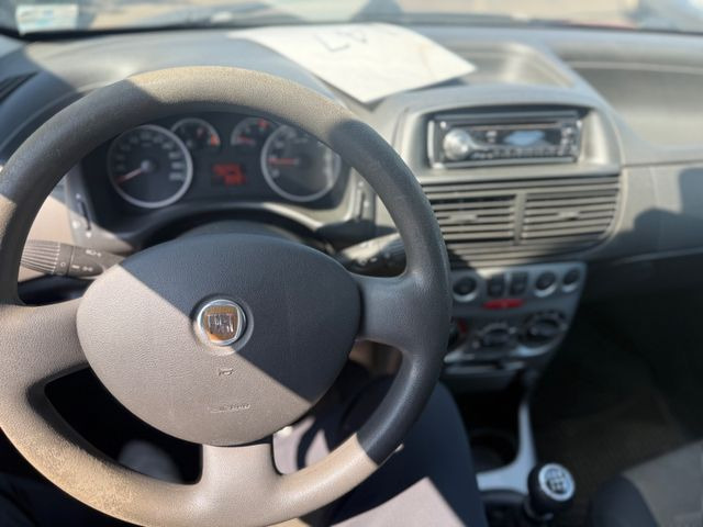 Limuzina Fiat Punto Aktueller HU Motorschaden: slika Limuzina Fiat Punto Aktueller HU Motorschaden