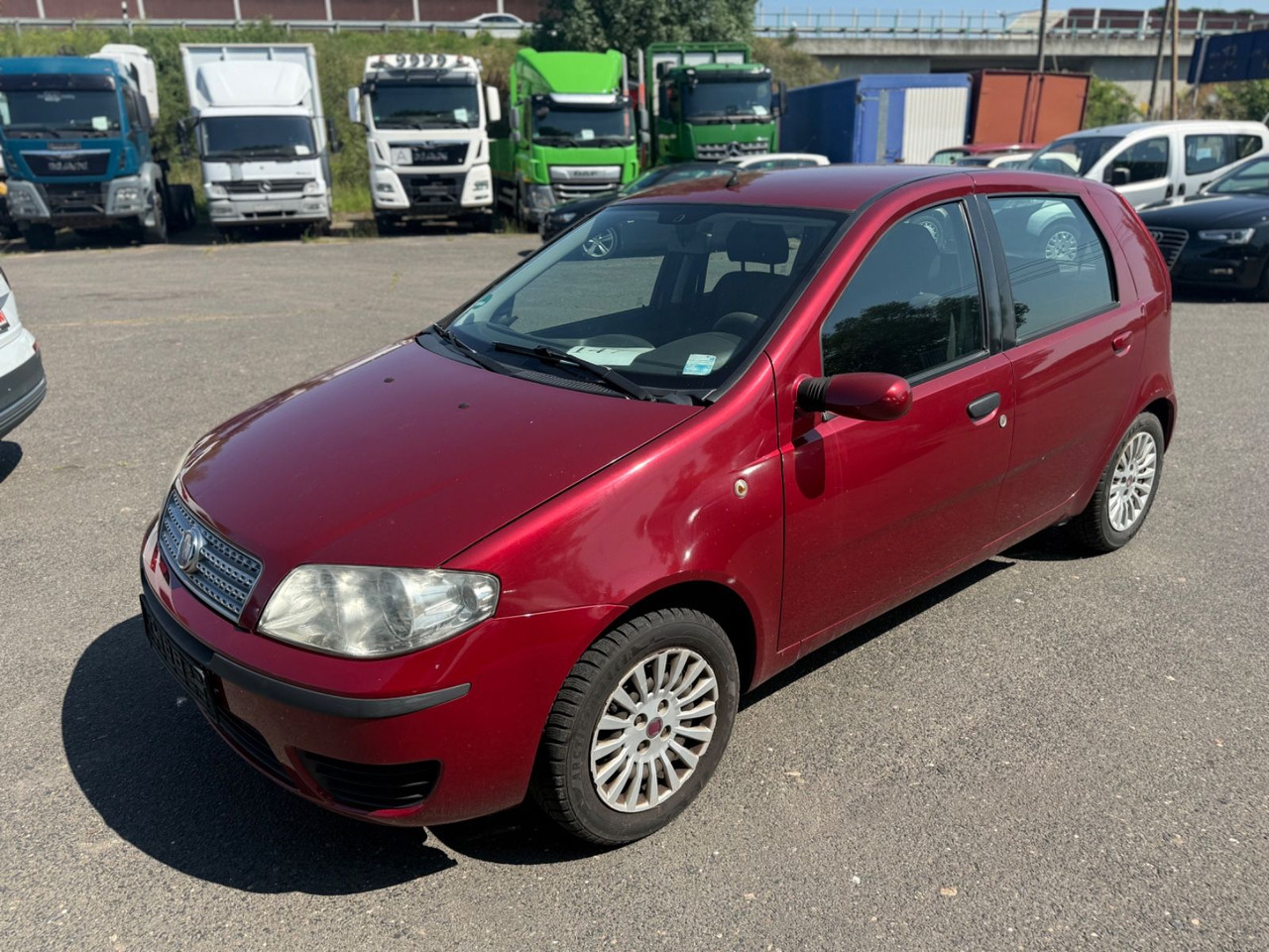 Limuzina Fiat Punto Aktueller HU: slika Limuzina Fiat Punto Aktueller HU