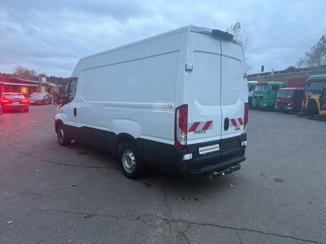 Iveco Daily Kasten HKa 35 S 16 AUTOMATIK - Furgon: slika Iveco Daily Kasten HKa 35 S 16 AUTOMATIK - Furgon Iveco Daily Kasten HKa 35 S 16 AUTOMATIK - Furgon: slika Iveco Daily Kasten HKa 35 S 16 AUTOMATIK - Furgon