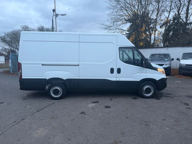 Iveco Daily Kasten HKa 35 S 16 AUTOMATIK - Furgon: slika Iveco Daily Kasten HKa 35 S 16 AUTOMATIK - Furgon Iveco Daily Kasten HKa 35 S 16 AUTOMATIK - Furgon: slika Iveco Daily Kasten HKa 35 S 16 AUTOMATIK - Furgon