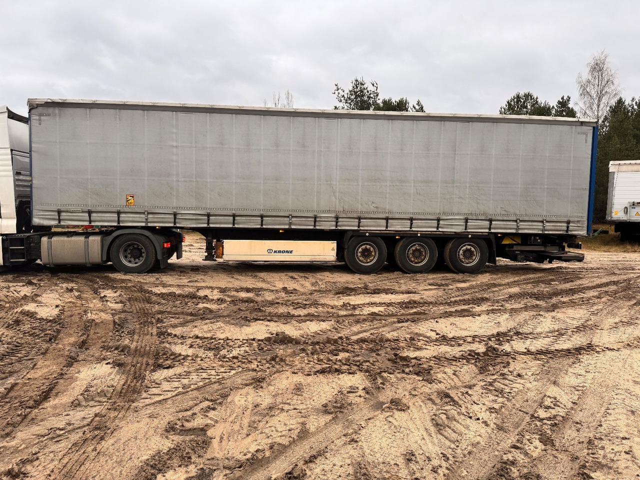 Krone SDP 27 ELB4-CS - Poluprikolica s ceradom: slika Krone SDP 27 ELB4-CS - Poluprikolica s ceradom Krone SDP 27 ELB4-CS - Poluprikolica s ceradom: slika Krone SDP 27 ELB4-CS - Poluprikolica s ceradom