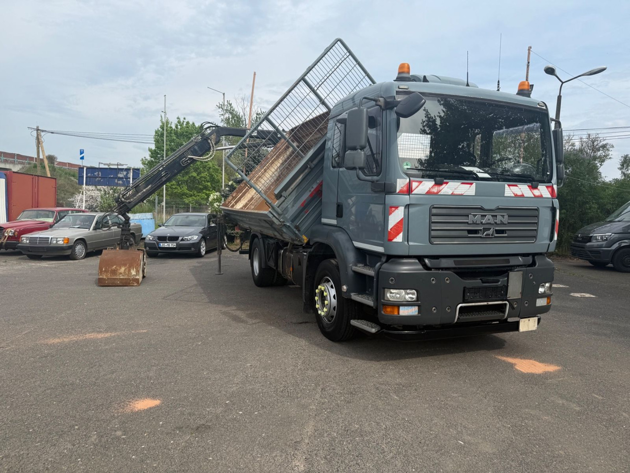 MAN TGA 18.310 4x2BB - Kiper, Kamion s kranom: slika MAN TGA 18.310 4x2BB - Kiper, Kamion s kranom MAN TGA 18.310 4x2BB - Kiper, Kamion s kranom: slika MAN TGA 18.310 4x2BB - Kiper, Kamion s kranom