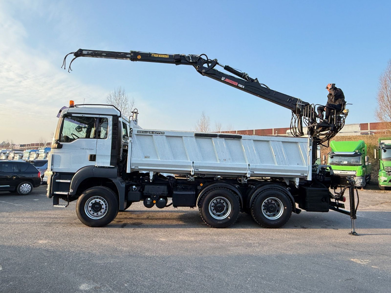 Kiper MAN TGS 26.400 Kipper mit Kran Jonsered 6x4: slika Kiper MAN TGS 26.400 Kipper mit Kran Jonsered 6x4