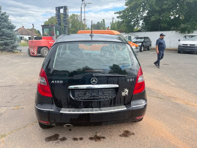 Mercedes-Benz A 180 A -Klasse A 180 CDI - Automobil: slika Mercedes-Benz A 180 A -Klasse A 180 CDI - Automobil Mercedes-Benz A 180 A -Klasse A 180 CDI - Automobil: slika Mercedes-Benz A 180 A -Klasse A 180 CDI - Automobil