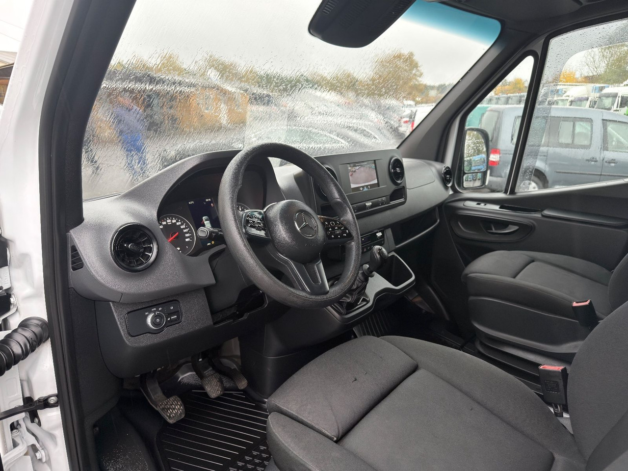 Furgon Mercedes-Benz Sprinter 317 CDI: slika Furgon Mercedes-Benz Sprinter 317 CDI Furgon Mercedes-Benz Sprinter 317 CDI: slika Furgon Mercedes-Benz Sprinter 317 CDI