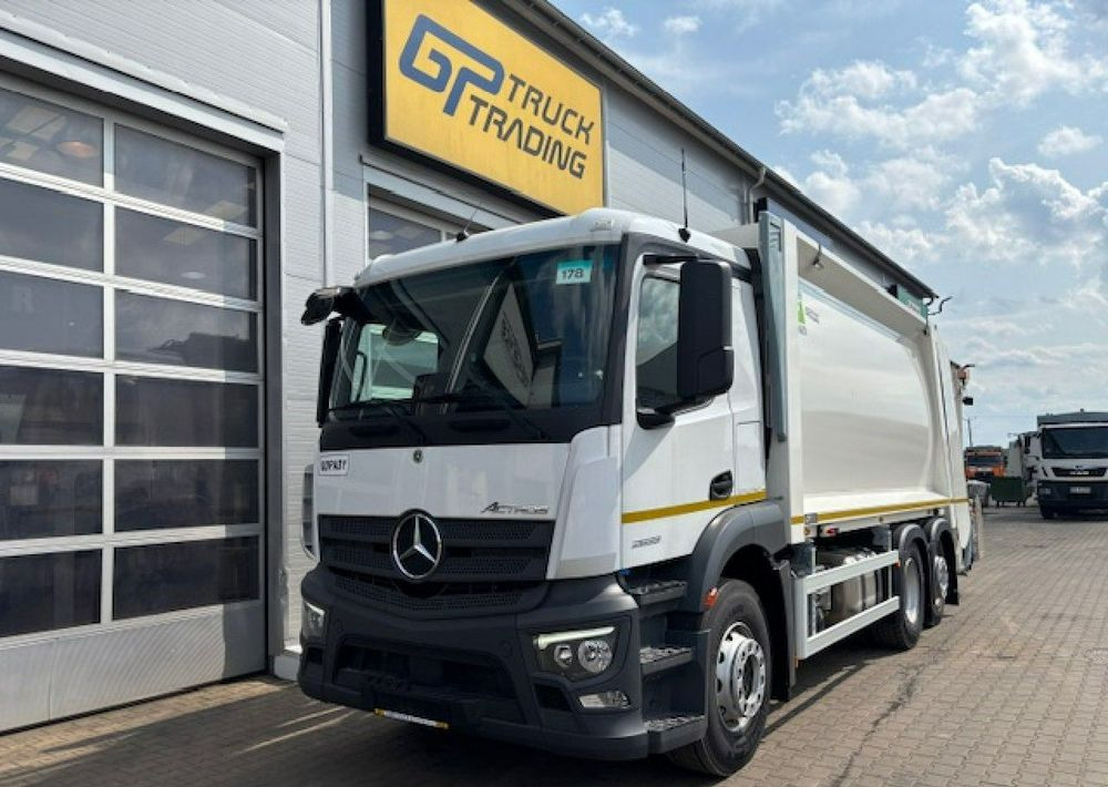 Mercedes-Benz Actros - Kamion za odvoz smeća: slika Mercedes-Benz Actros - Kamion za odvoz smeća Mercedes-Benz Actros - Kamion za odvoz smeća: slika Mercedes-Benz Actros - Kamion za odvoz smeća