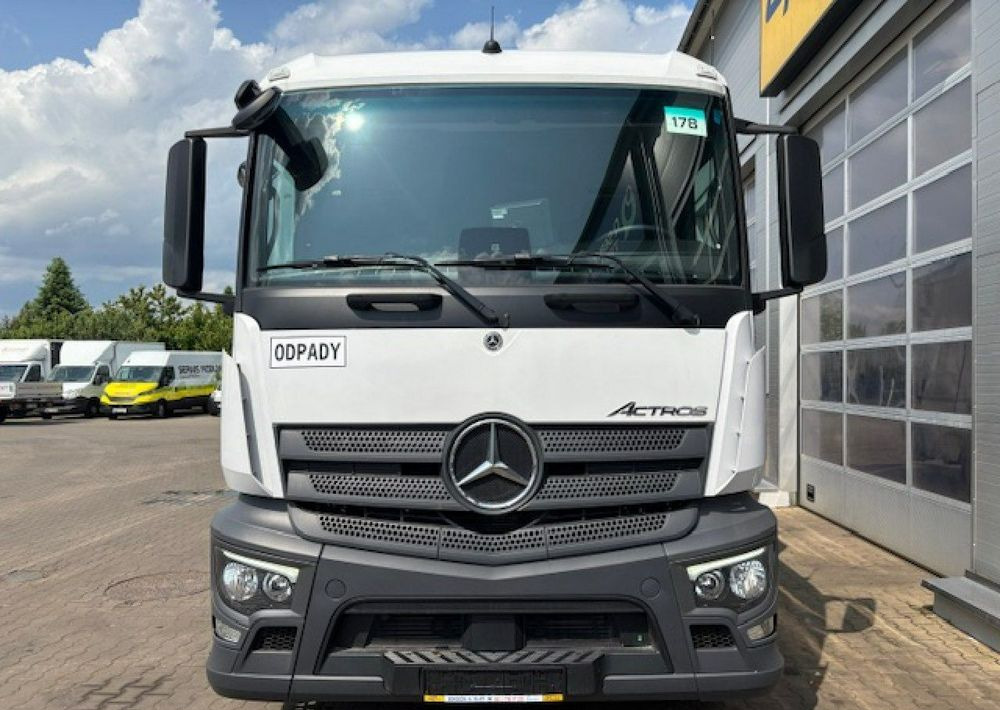 Mercedes-Benz Actros - Kamion za odvoz smeća: slika Mercedes-Benz Actros - Kamion za odvoz smeća Mercedes-Benz Actros - Kamion za odvoz smeća: slika Mercedes-Benz Actros - Kamion za odvoz smeća