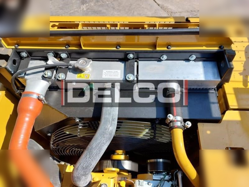 Novi Bager gusjeničar CATERPILLAR 323D3: slika Novi Bager gusjeničar CATERPILLAR 323D3