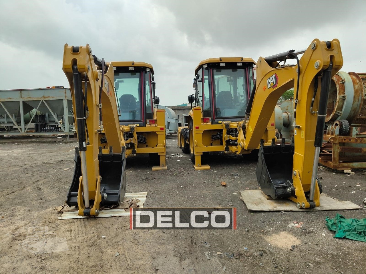 Novi Rovokopač-utovarivač CATERPILLAR 424: slika Novi Rovokopač-utovarivač CATERPILLAR 424
