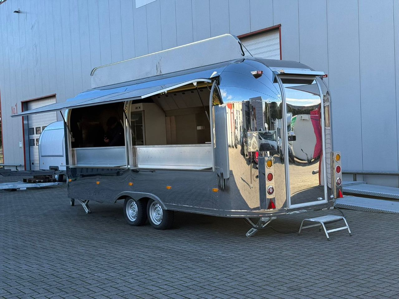 Esselmann Delistar Foodtruck 6000 ähn. Airstream - Prikolica za prodaju brze hrane: slika Esselmann Delistar Foodtruck 6000 ähn. Airstream - Prikolica za prodaju brze hrane Esselmann Delistar Foodtruck 6000 ähn. Airstream - Prikolica za prodaju brze hrane: slika Esselmann Delistar Foodtruck 6000 ähn. Airstream - Prikolica za prodaju brze hrane