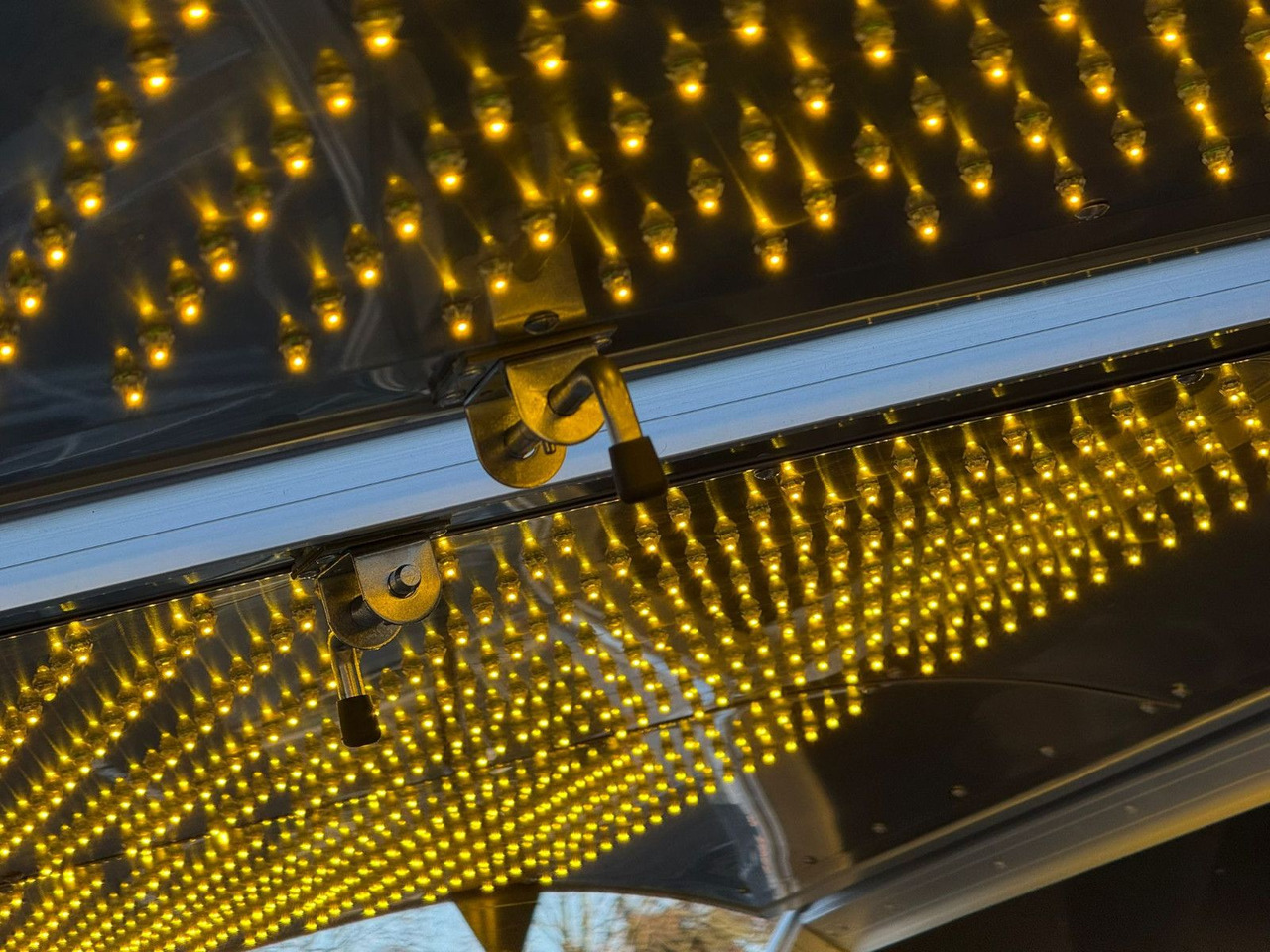 Esselmann Delistar Foodtruck 6000 ähn. Airstream - Prikolica za prodaju brze hrane: slika Esselmann Delistar Foodtruck 6000 ähn. Airstream - Prikolica za prodaju brze hrane Esselmann Delistar Foodtruck 6000 ähn. Airstream - Prikolica za prodaju brze hrane: slika Esselmann Delistar Foodtruck 6000 ähn. Airstream - Prikolica za prodaju brze hrane