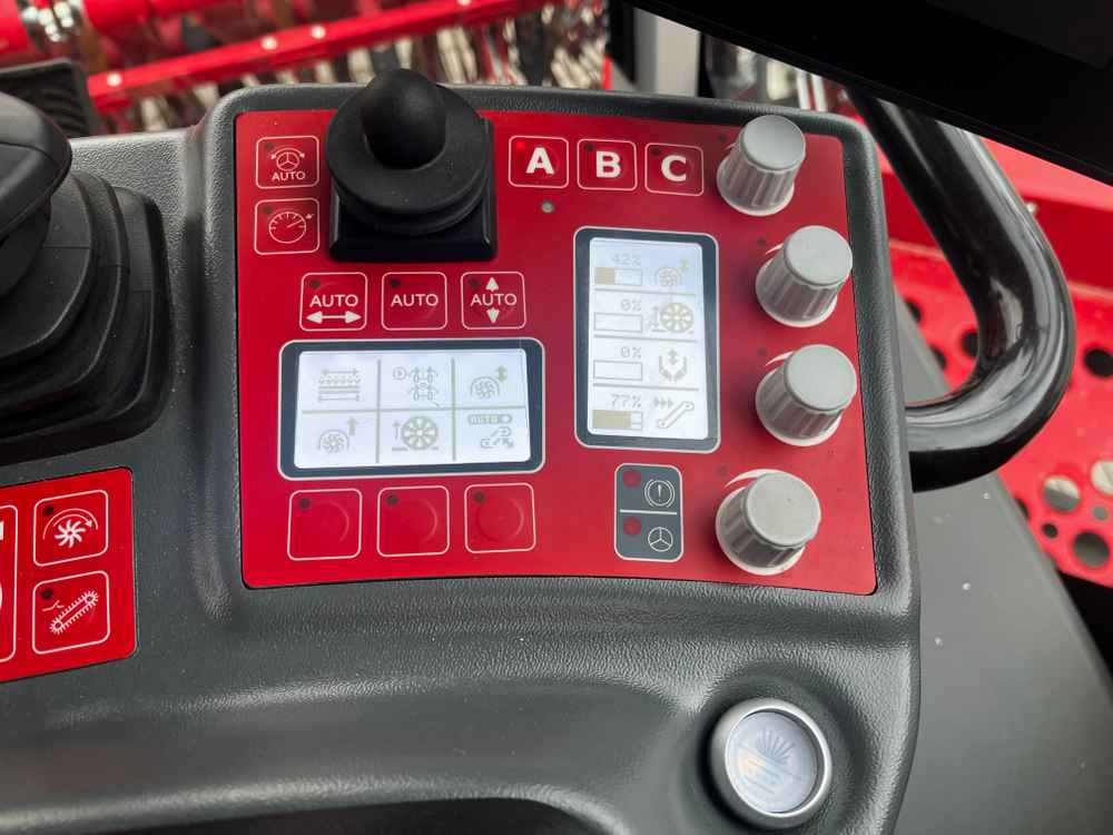 Grimme REXOR 6300 Platinum - Kombajn za šećernu repu: slika Grimme REXOR 6300 Platinum - Kombajn za šećernu repu Grimme REXOR 6300 Platinum - Kombajn za šećernu repu: slika Grimme REXOR 6300 Platinum - Kombajn za šećernu repu