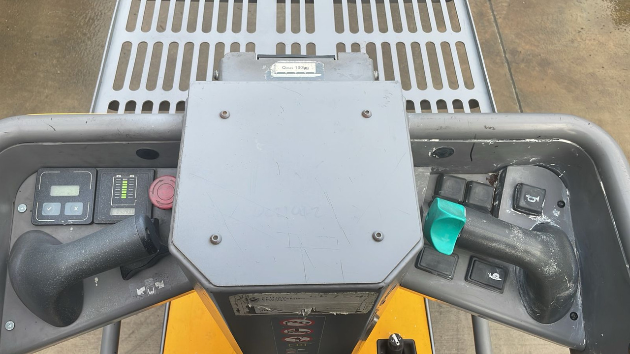 Jungheinrich EKM 202 - Komisioner: slika Jungheinrich EKM 202 - Komisioner Jungheinrich EKM 202 - Komisioner: slika Jungheinrich EKM 202 - Komisioner