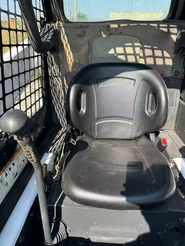 Bobcat S130 - Mini utovarivač: slika Bobcat S130 - Mini utovarivač Bobcat S130 - Mini utovarivač: slika Bobcat S130 - Mini utovarivač