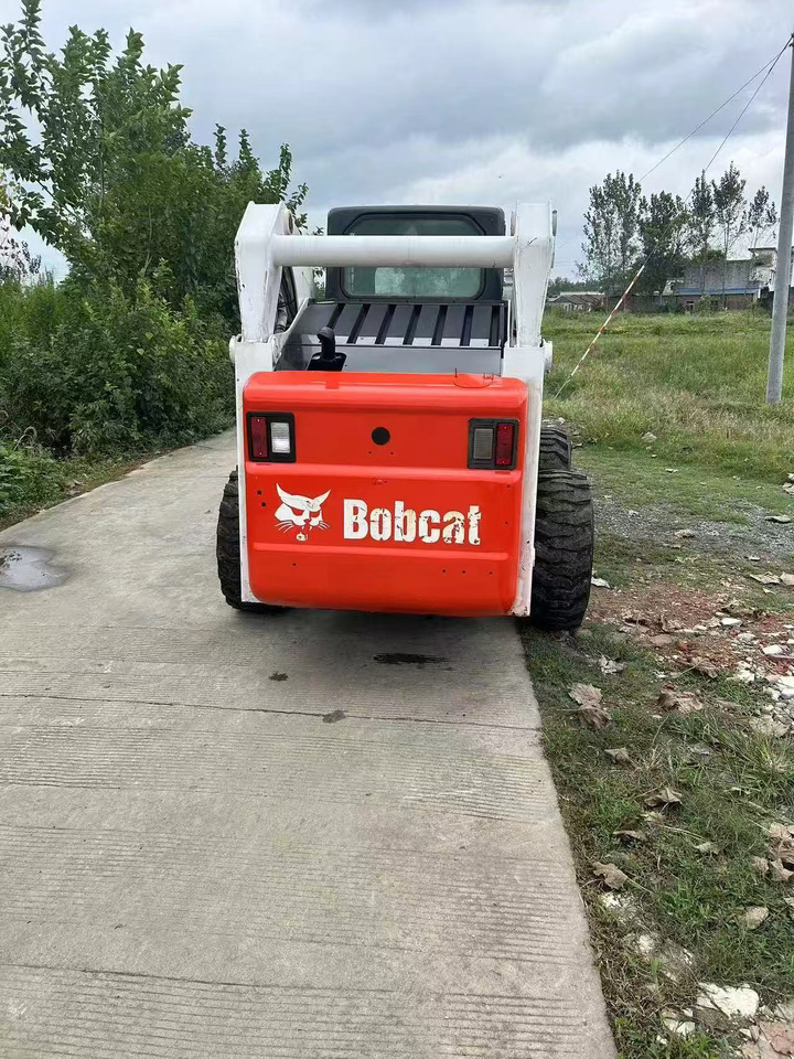 Bobcat S300 - Mini utovarivač: slika Bobcat S300 - Mini utovarivač Bobcat S300 - Mini utovarivač: slika Bobcat S300 - Mini utovarivač