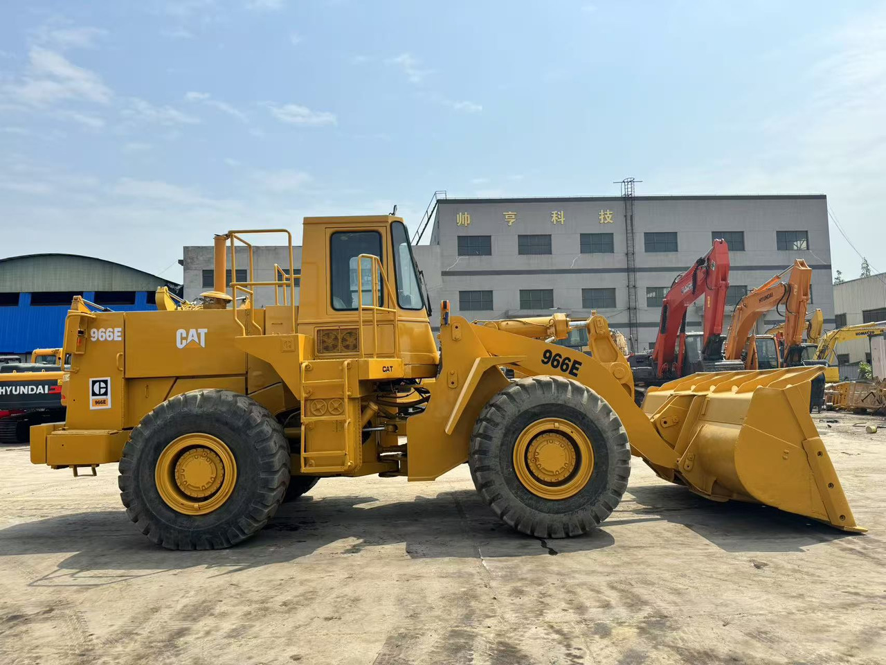 CAT 950E - Utovarivač na kotačima: slika CAT 950E - Utovarivač na kotačima CAT 950E - Utovarivač na kotačima: slika CAT 950E - Utovarivač na kotačima