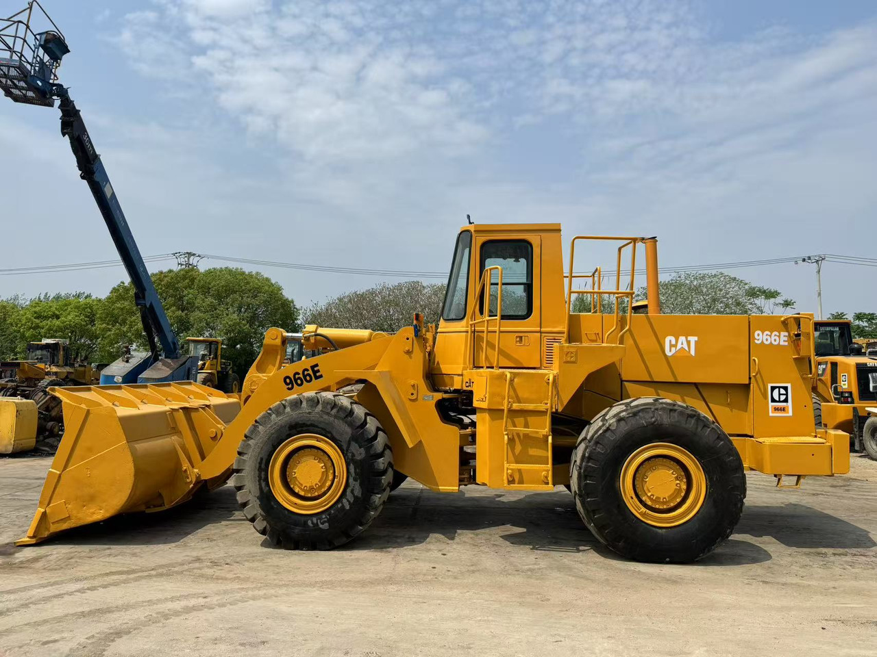 CAT 950E - Utovarivač na kotačima: slika CAT 950E - Utovarivač na kotačima CAT 950E - Utovarivač na kotačima: slika CAT 950E - Utovarivač na kotačima