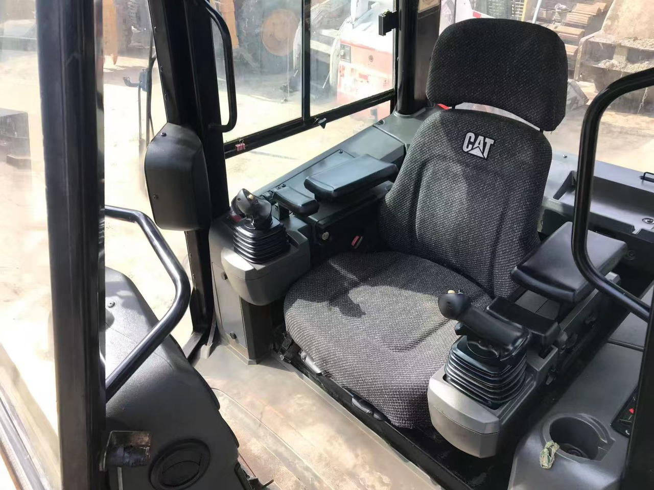 CAT D5K - Buldožer: slika CAT D5K - Buldožer CAT D5K - Buldožer: slika CAT D5K - Buldožer